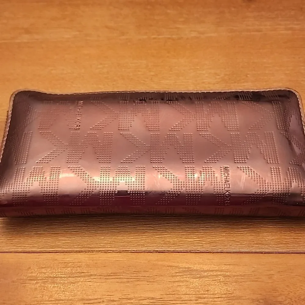 Michael Kors Monogram Metallic Silver/pewter Zippy Wallet EUC